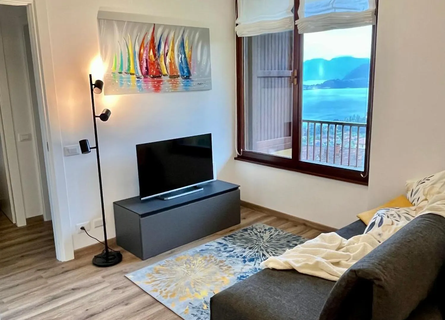 New Luxury Apartment - Μενάτζιο